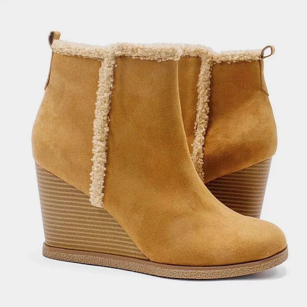 New Wonderly Cognac Size 7.5 Wedge 3” Ankle Boots Faux Suede & Fur Trim Women's
